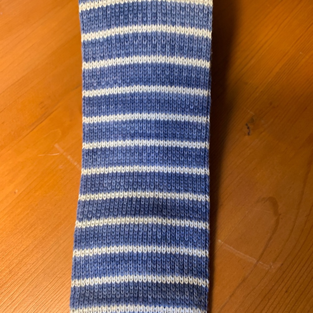 Knit tie. J Crew. Blue with white stripes. Cotton.